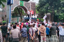 Kejagung didesak tetapkan tersangka baru kasus impor baja