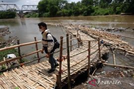 Jalan Alternatif Jembatan Rusak