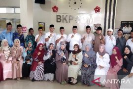 ASN Sampang sambut HSN  2022 dengan busana santri