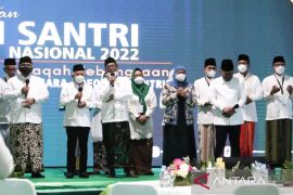 Kewajiban seluruh santri mempertahankan ideologi negara, kata Mahfud MD
