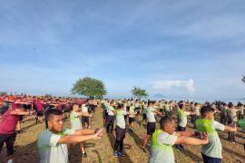 Personel  Korem 131/Santiago ikuti olah raga bersama