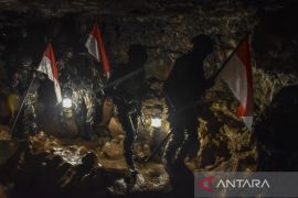 Pengambilan air suci jelang HUT ke 77 Brimob