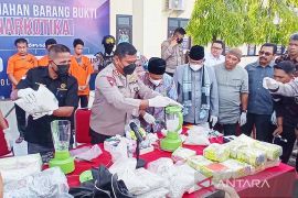 30,4 kilogram pil ekstasi dan 17 kilogram sabu-sabu dimusnahkan