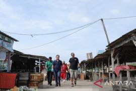 Pj Gubernur: mari jadikan TPI Baturusa sebagai percontohan pusat perikanan