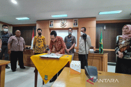 PLN dan Pemkab Bekasi perpanjang kerja sama permudah pungutan pajak