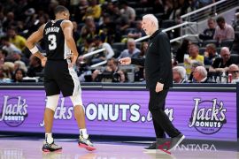 Pelatih Gregg Popovich evaluasi pertahanan perorangan Spurs
