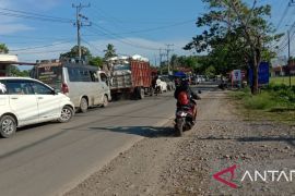 Sistem buka tutup jalan masih berlaku di sekitar jembatan Palopo Sulsel