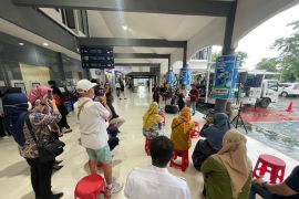 Hibur pelanggan, KAI Daop 8 hadirkan jaz di Stasiun Gubeng