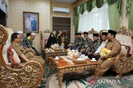 10 masyarakat berjasa di Inhil terima umroh gratis dari Pemda