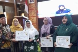 Enam tokoh perempuan Riau raih penghargaan dari IKD 2022