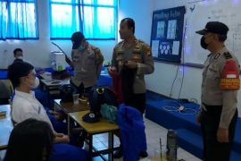 Polisi sidak benda tajam di sekolah antisipasi tawuran