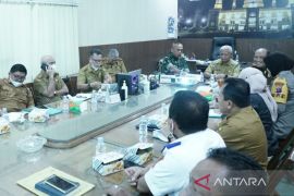 Bupati Asahan ikuti rakor pengendalian inflasi daerah secara virtual.