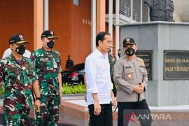 Joko Widodo salurkan bantuan sosial di Kalimantan Timur