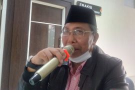 Anggota DPRD NTB mengajak santri menabung untuk pemberdayaan ekonomi umat