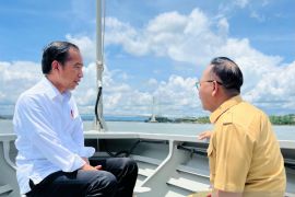 President Jokowi travels to new capital site by sea