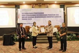 Pemkab Meranti terima penghargaan UHC 2022 dari BPJS
