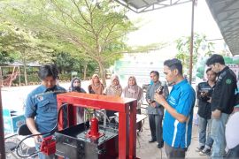 Poliban ciptakan mesin pencacah dan pengepres sampah