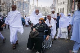 Bus jamaah umrah Indonesia kecelakaan tunggal, sopir dan pembimbing meninggal