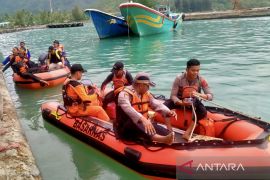 Ibu rumah tangga hilang terseret arus sungai