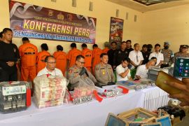 Kemarin polisi umumkan penangkapan komplotan pembuat uang palsu