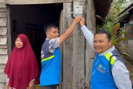 PLN salurkan bantuan sambung listrik untuk 93 KK yang tidak mampu