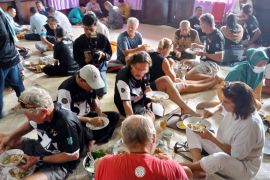 Belitung jamu peserta Wonderful to Sail Indonesia dengan tradisi "makan bedulang"