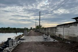 Pavingisasi jalan menuju JLLT di Medayu Utara Surabaya selesai Desember