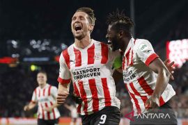 Leicester City resmi berpisah dengan pelatih Ruud van