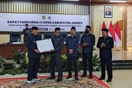 Bupati-DPRD Jember sahkan APBD 2023 dengan defisit Rp284 miliar