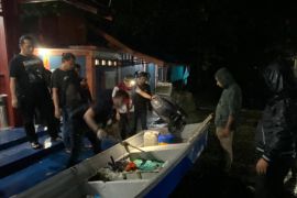 Hendak ditangkap saat bawa 32 kg sabu, juru mudi kapal pilih terjun ke laut