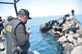 Tim labfor Polda Bali selam sedalam 20 meter olah TKP kapal terbakar