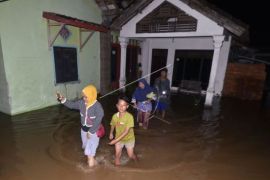 Banjir akibat sungai meluap di Lampung Selatan Page 2 Small