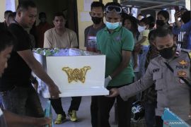 Satu korban kebakaran Kapal meninggal di rumah sakit