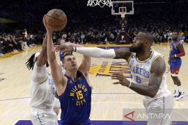 LA Lakers raih kemenangan perdana di NBA