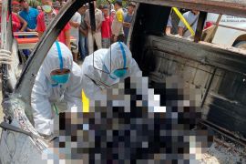 Mayat ditemukan hangus terbakar di mobil, polisi tangkap pelaku