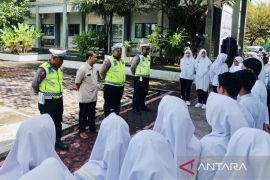 Satlantas Polres Aceh Barat edukasi keselamatan berlalu-lintas kepada mahasiswa