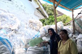 ADUPI bantu warga Maluku Tengah olah sampah jadi lebih bernilai