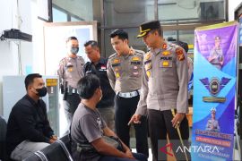 Kapolres Inhu sidak pelayanan SIM