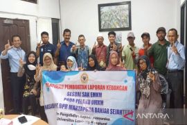 Tim ULM ajarkan penggunaan SiApik bagi nasabah BPR di Martapura
