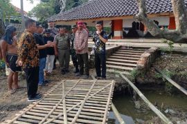 TACB Indramayu hentikan warga yang mencari harta karun di situs bersejarah