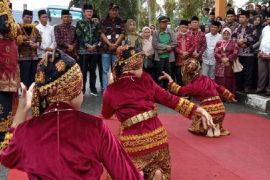 Tarian Sekapur Sirih sambut kedatangan kafilah MTQ ke-51 Jambi di Sungai Penuh