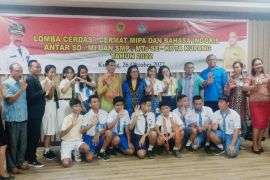 SMPK Santa Theresia juara lomba cerdas cermat SMP di Kota Kupang