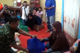 Dinsos Jember salurkan santunan untuk korban Tragedi Kanjuruhan