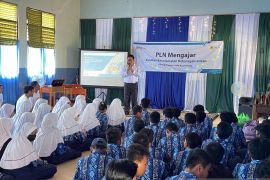 PLN sosialisasi keselamatan ketenagalistrikan di SMP Negeri 2 Jorong