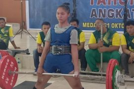 Mantan pesenam sukses rebut medali emas angkat berat Porprov Sumut 2022