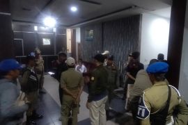 Enam pasang muda-mudi terjaring razia, dua wisma di Meranti terancam disegel
