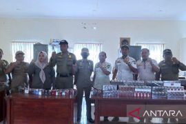 Tim gabungan Pemkab Sampang menyita 33 merek rokok ilegal