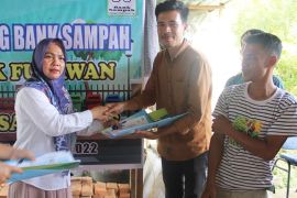 Pemkab Simeulue mulai operasikan bank sampah