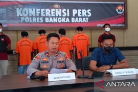 Polres Bangka Barat menangkap 5 penambang liar dalam Operasi Peti 2022