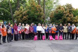 Edi Kamtono serahkan bantuan pada korban kebakaran